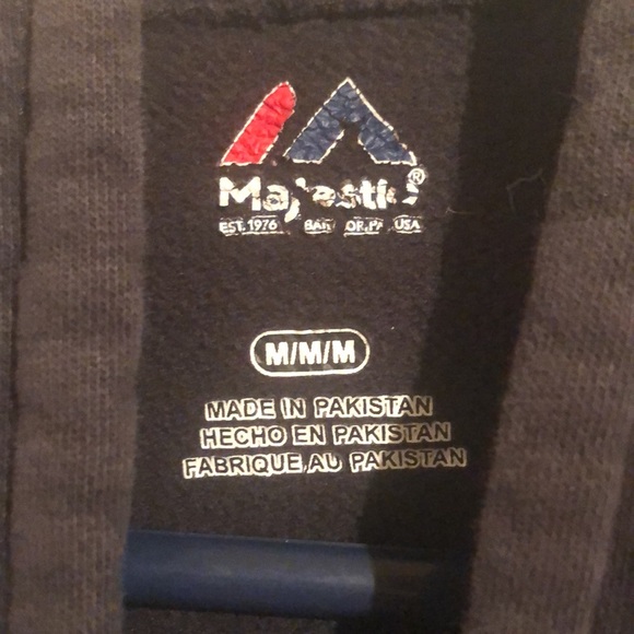 Black and gold Cleveland cavaliers sweatshirt. - Picture 3 of 3